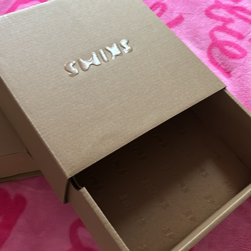 Skims box - Picture 2 of 3